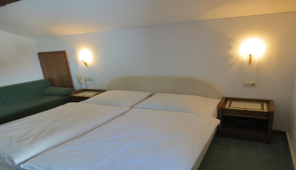 Pension Churlis Lech am Arlberg Room photo